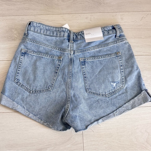 NWT H&M light blue denim cut off high waisted distressed jean shorts size 8 - Picture 2 of 7